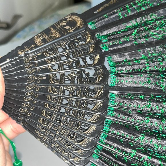 ✦✦ Beautiful Lady’s DELUXE FOLDABLE Fan! - Picture 2 of 3